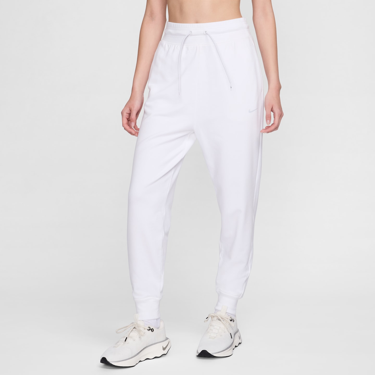 Женские джоггеры Nike Dri-FIT One High-Waisted 7/8 из френч терри, цвет: Белый / Чёрный — фото 1