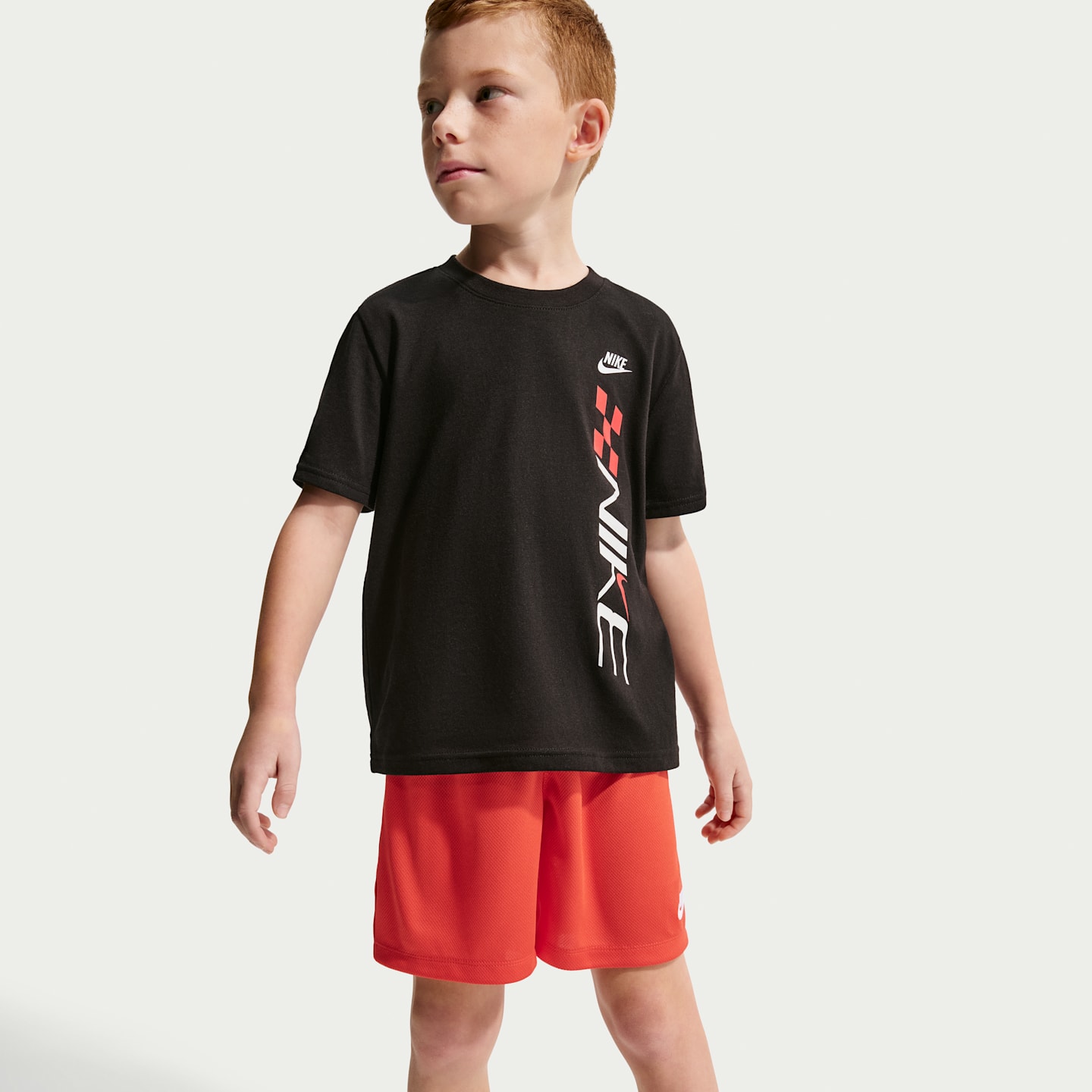 Детский комплект Nike Sportswear Victory Lap из 2 предметов с сетчатыми шортами, цвет: Красный — фото 6