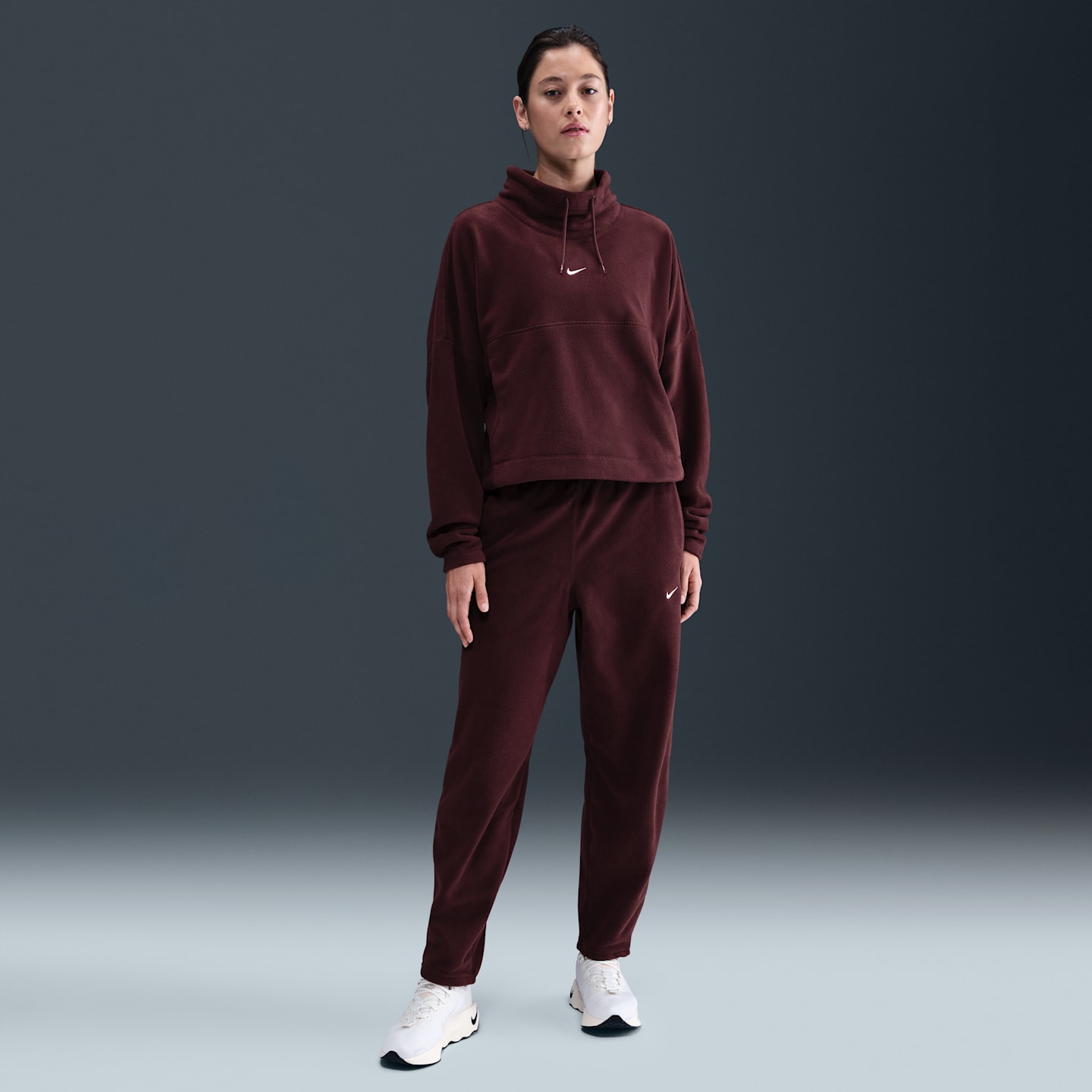 Женские флисовые брюки Nike One Therma-FIT со средней посадкой, цвет: Бордовый / Белый — фото 1