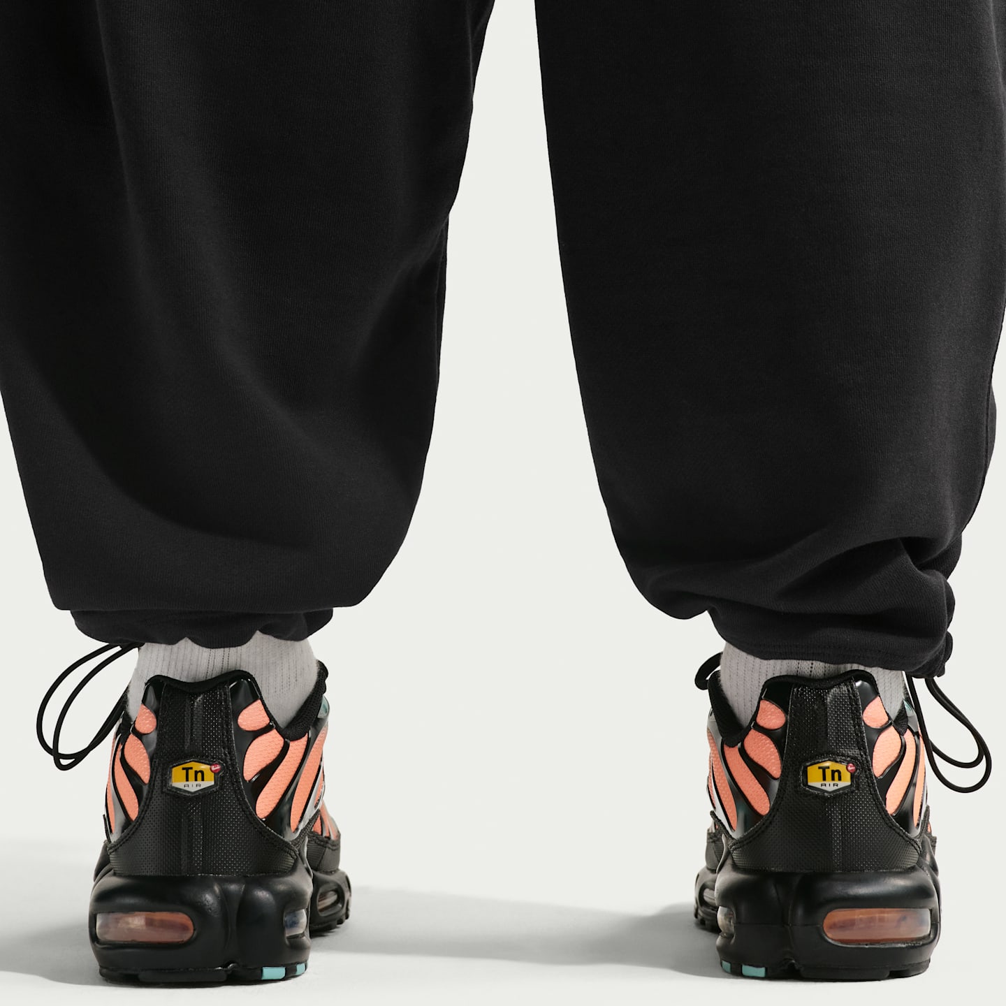 Мужские брюки Nike Sportswear Club из френч терри оверсайз, цвет: Чёрный / Белый — фото 6