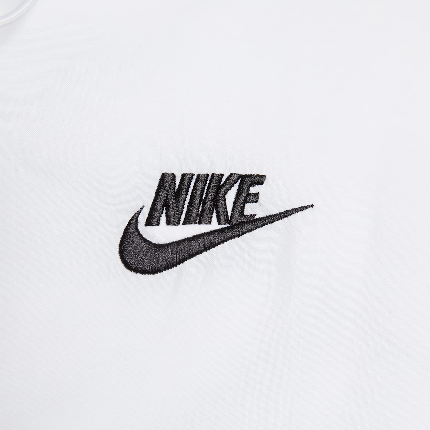 Женская свободная парка Nike Sportswear Classic Puffer Therma-FIT с капюшоном, цвет: Белый / Чёрный — фото 5