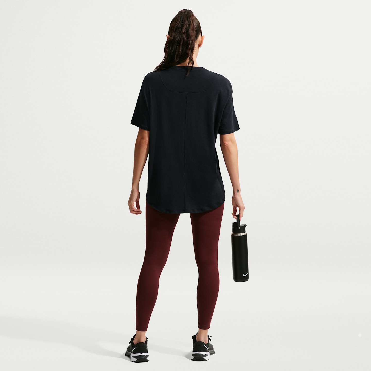 Женский топ Nike One Relaxed Dri-FIT с коротким рукавом, цвет: Чёрный / Белый — фото 5