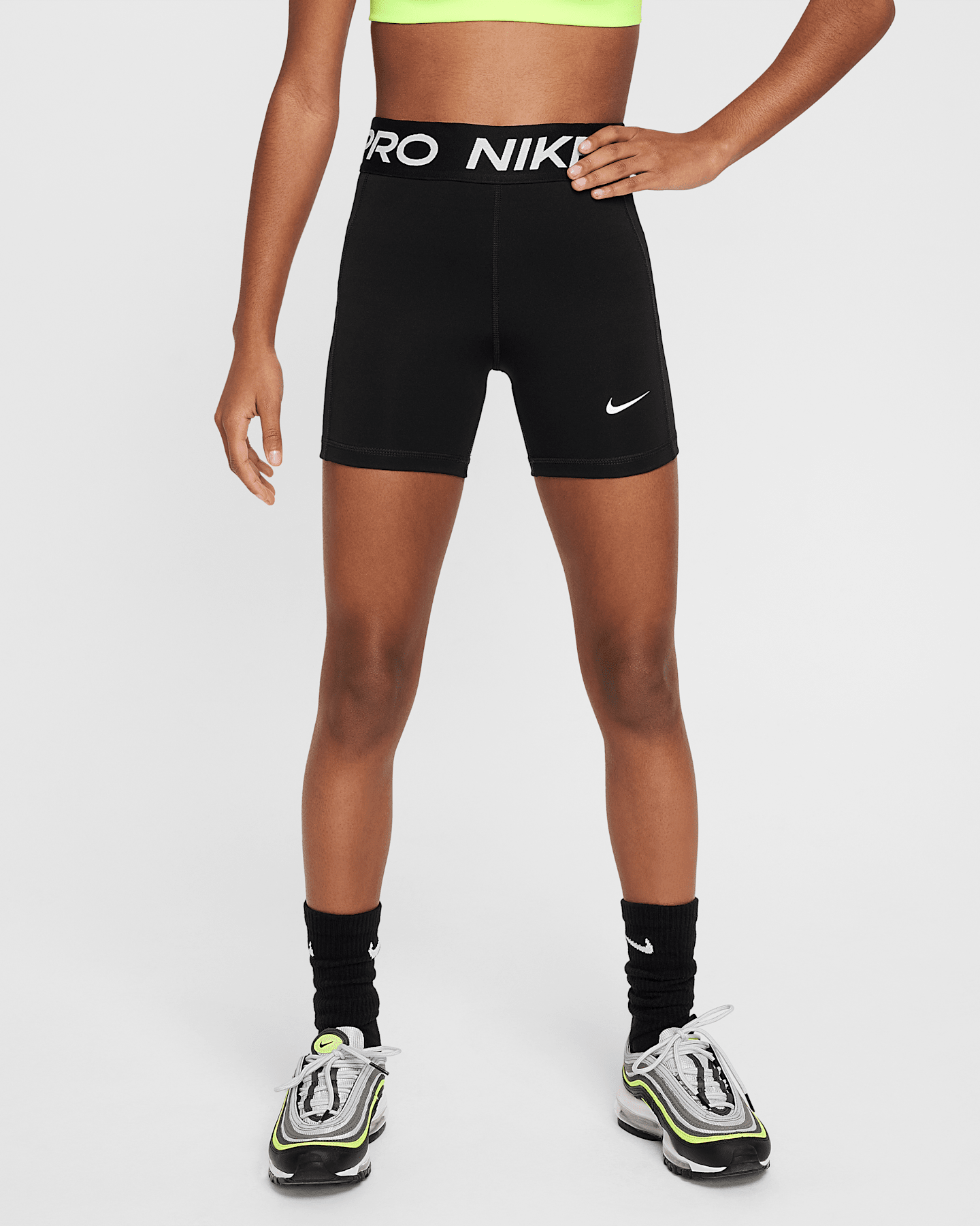 Детские шорты для девочек Nike Pro Dri-FIT с защитой от протечек для менструации, цвет: Чёрный / Белый — фото 7