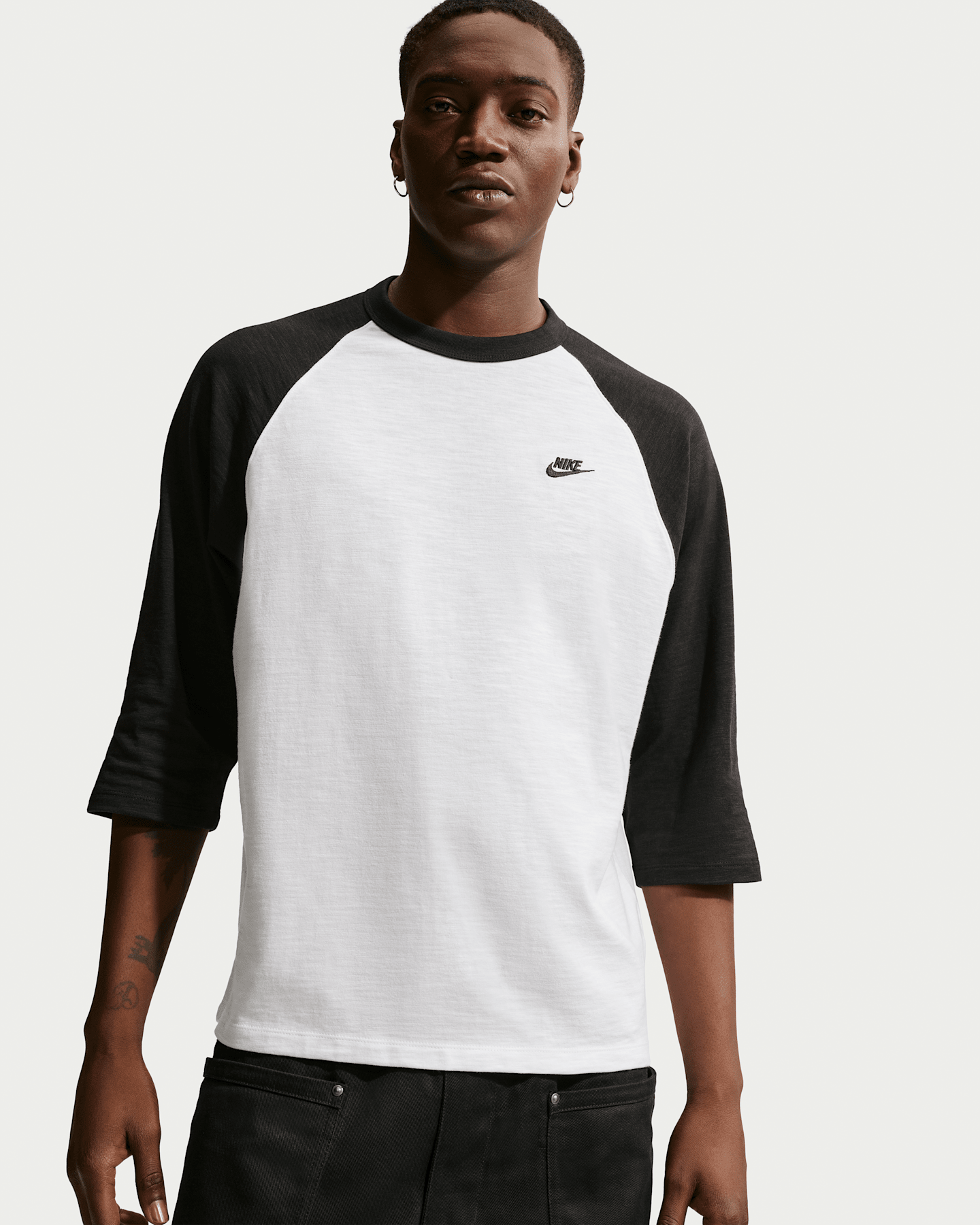 Мужской топ Nike Sportswear Club 3/4-Sleeve Raglan Top, цвет: Чёрный / Белый — фото 11