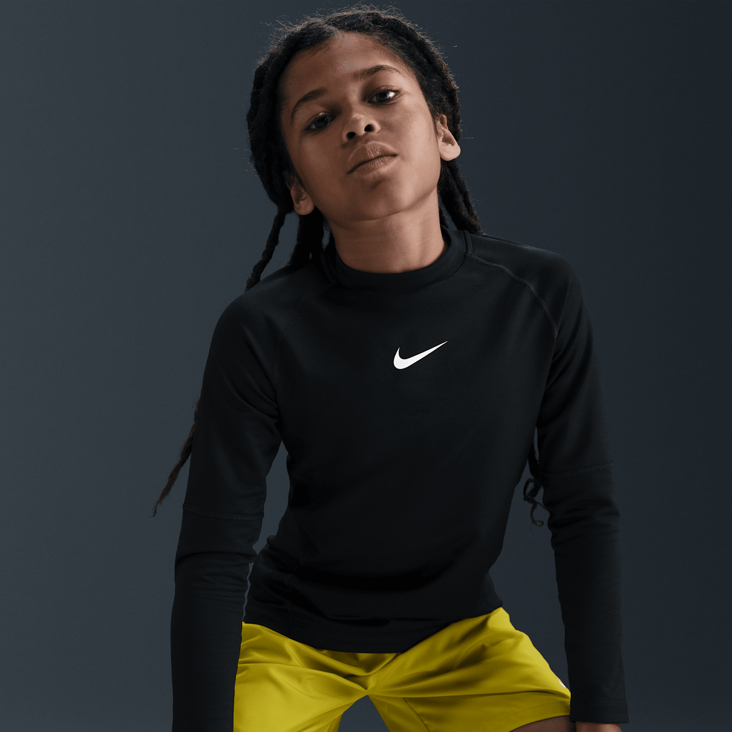 Детские свитшоты для мальчиков Nike Pro Dri-FIT с длинным рукавом и круглым вырезом, цвет: Чёрный / Белый — фото 3