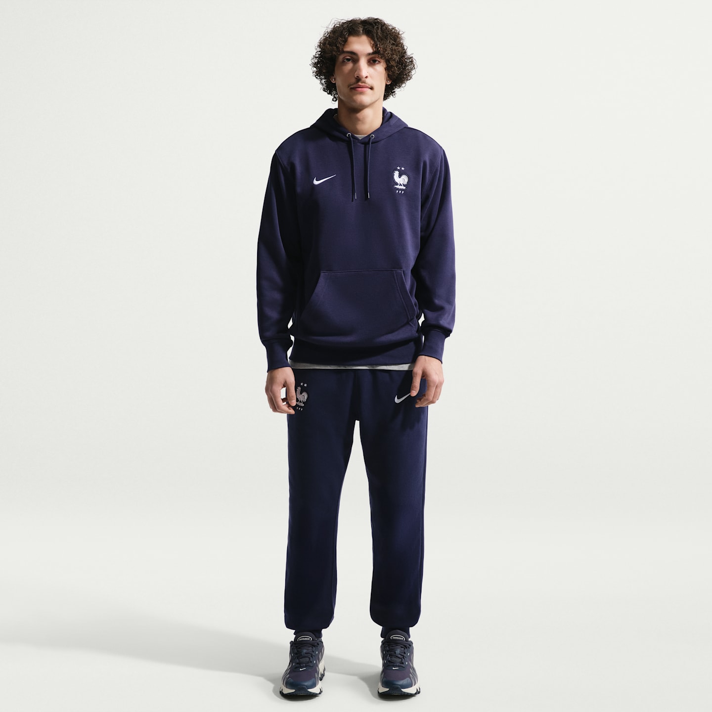 Мужское футбольное худи Nike FFF Club из футера, цвет: Синий / Белый — фото 4