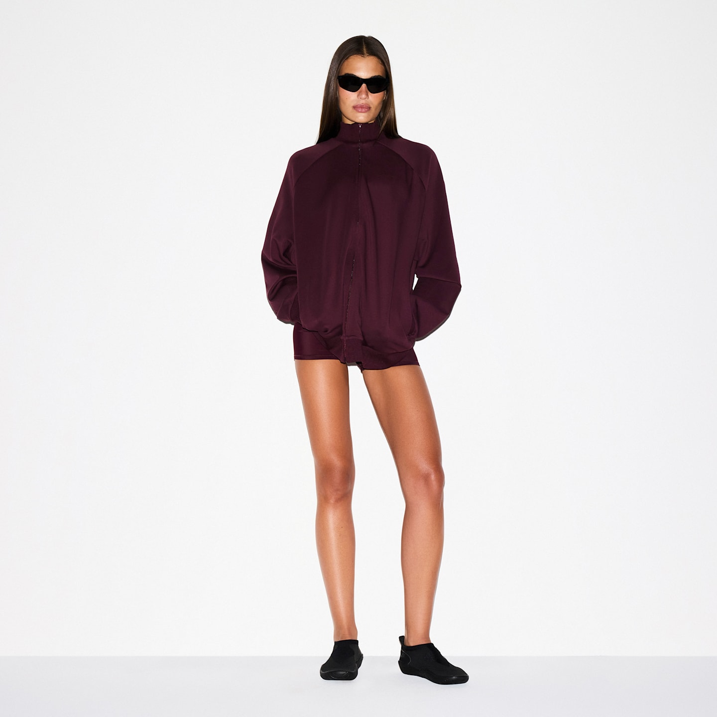 Женская спортивная куртка NikeSKIMS Matte Tricot оверсайз на молнии, цвет: Nskm Currant — фото 4