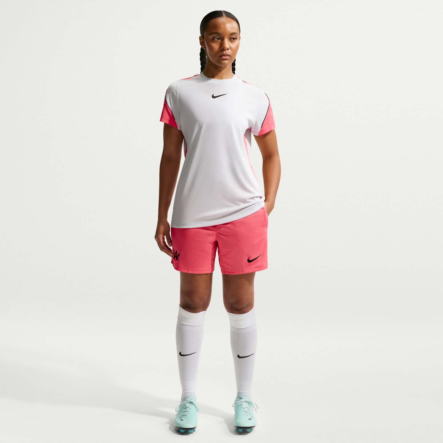 Женские футбольные шорты Nike Strike Alexia Putellas Dri-FIT, цвет: Морской коралловый / Платиновый — фото 1