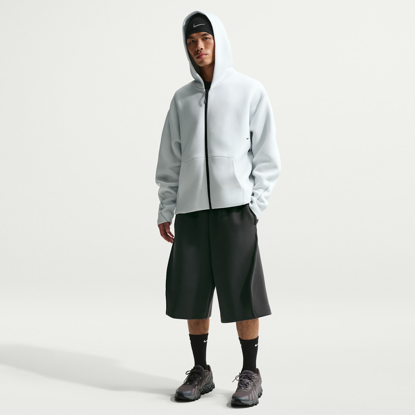 Мужские флисовые шорты Nike Tech оверсайз, цвет: Антрацитовый / Чёрный — фото 1