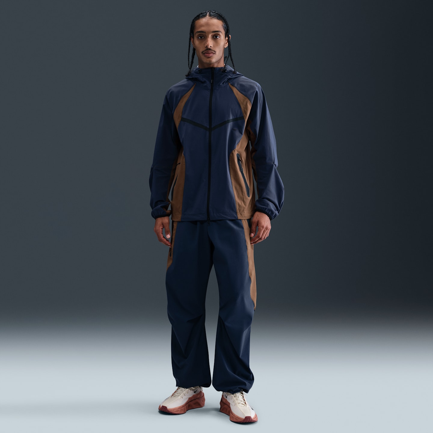 Мужская ветровка Nike Tech Dri-FIT Woven Windrunner свободного кроя в стиле колор-блок, цвет: Синий / Коричневый — фото 4