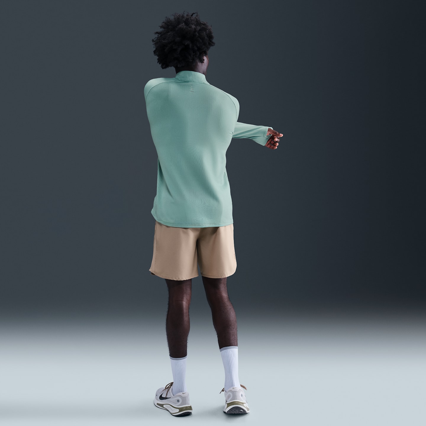 Мужской утеплённый беговой топ Nike Stride Therma-FIT Repel на молнии 1/2, цвет: Cannon — фото 5