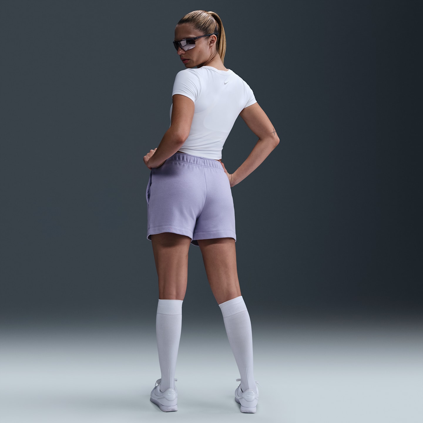 Женские шорты Nike Sportswear Club Fleece 4" со средней посадкой и принтом, цвет: Сиреневый ледяной — фото 4