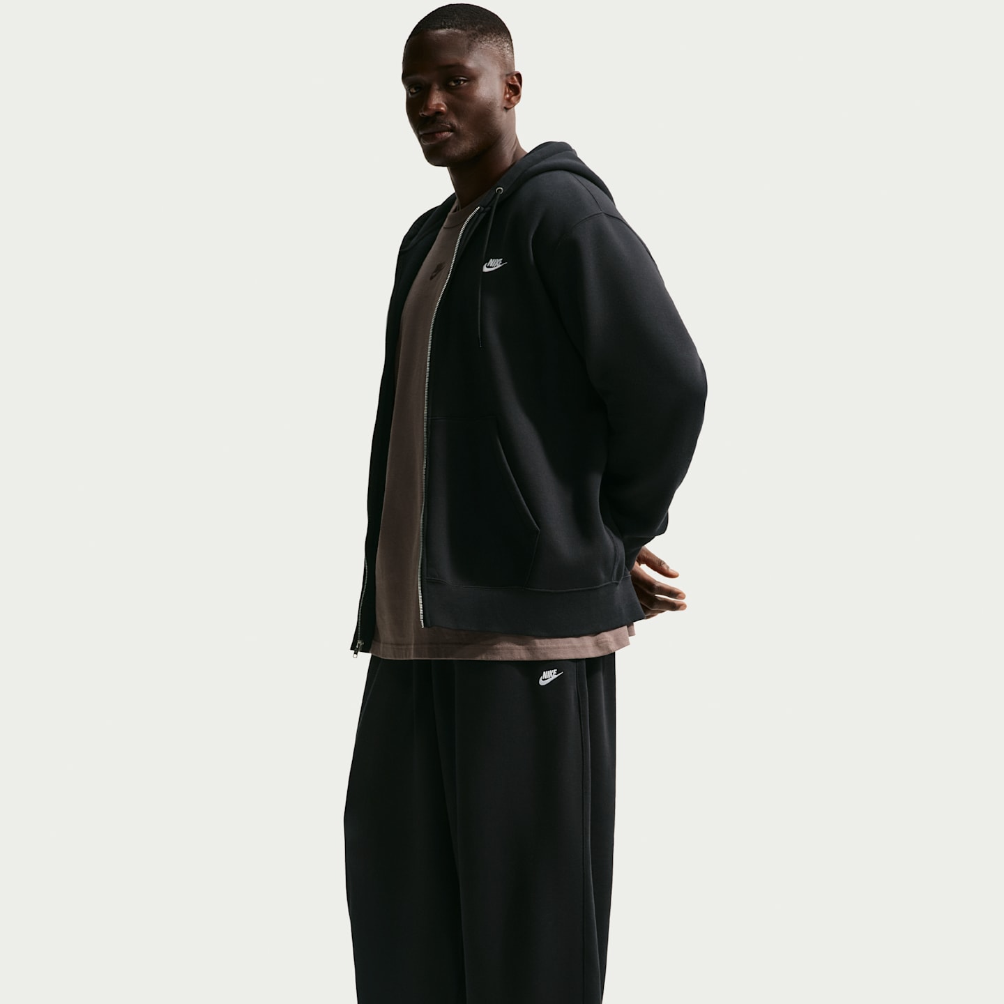 Мужские брюки Nike Sportswear Club из френч терри оверсайз, цвет: Чёрный / Белый — фото 10