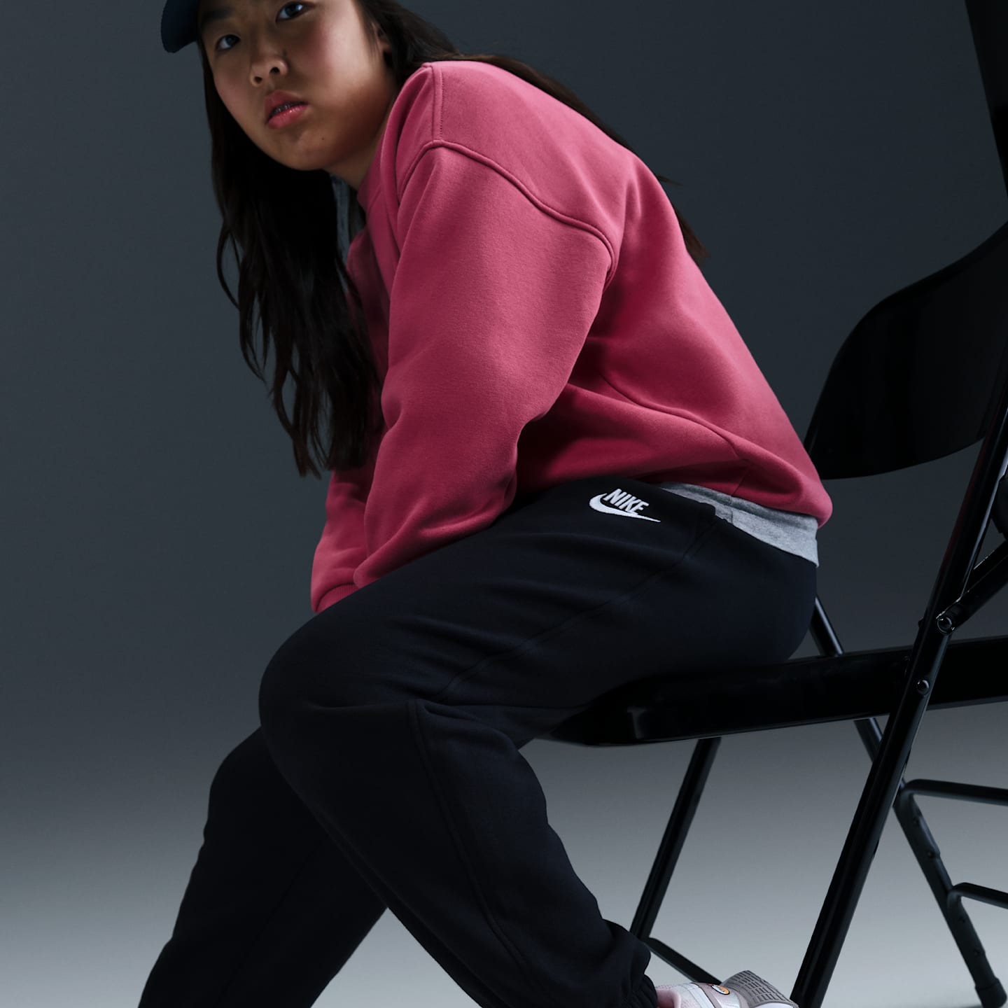 Детские свободные брюки Nike Sportswear Club Fleece, увеличенный размер, цвет: Чёрный / Белый — фото 5