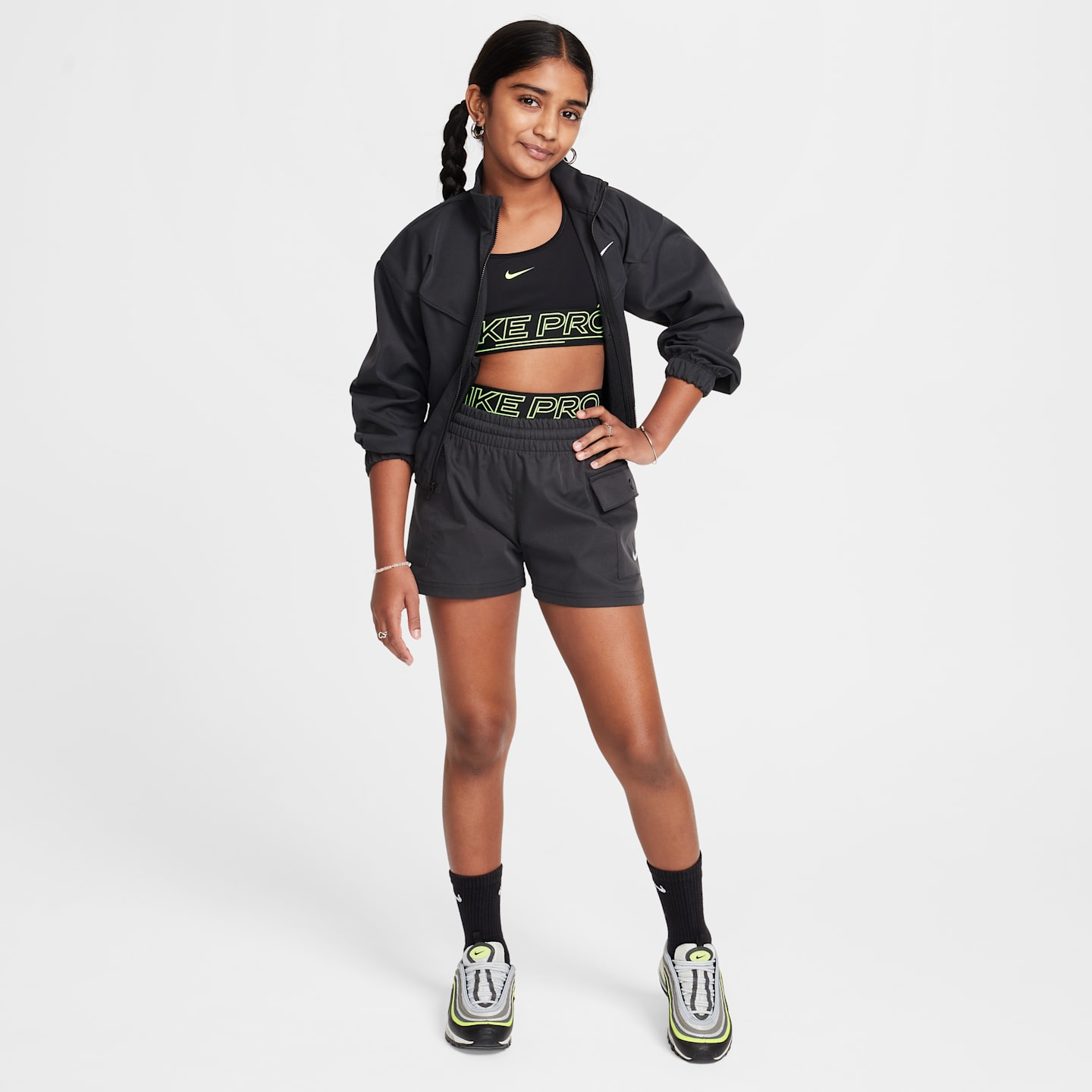 Детские тканые шорты-карго для девочек Nike Sportswear, цвет: Чёрный / Белый — фото 5