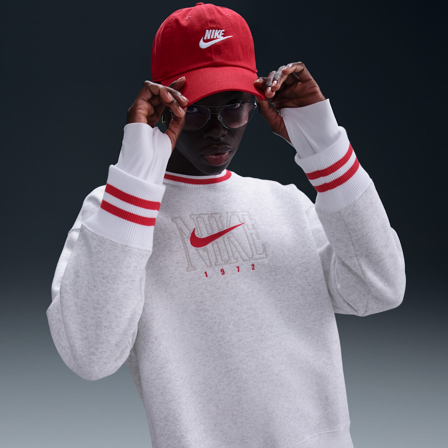 Женская толстовка Nike Sportswear Phoenix Fleece Oversized Graphic Crew-Neck, цвет: Берёзовый меланжевый