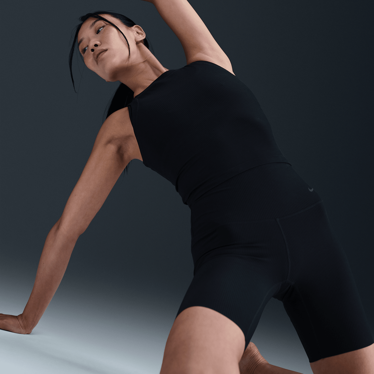 Женский топ Nike Zenvy Rib Dri-FIT, цвет: Чёрный — фото 3