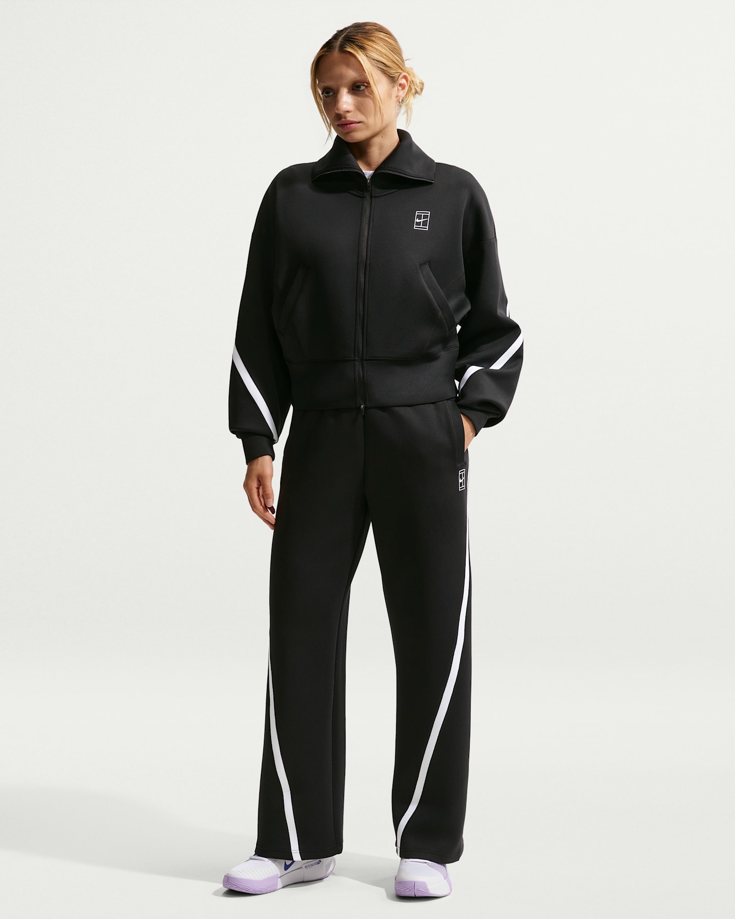 Женские теннисные брюки Nike Advantage Dri-FIT со средней посадкой, цвет: Чёрный / Белый — фото 6