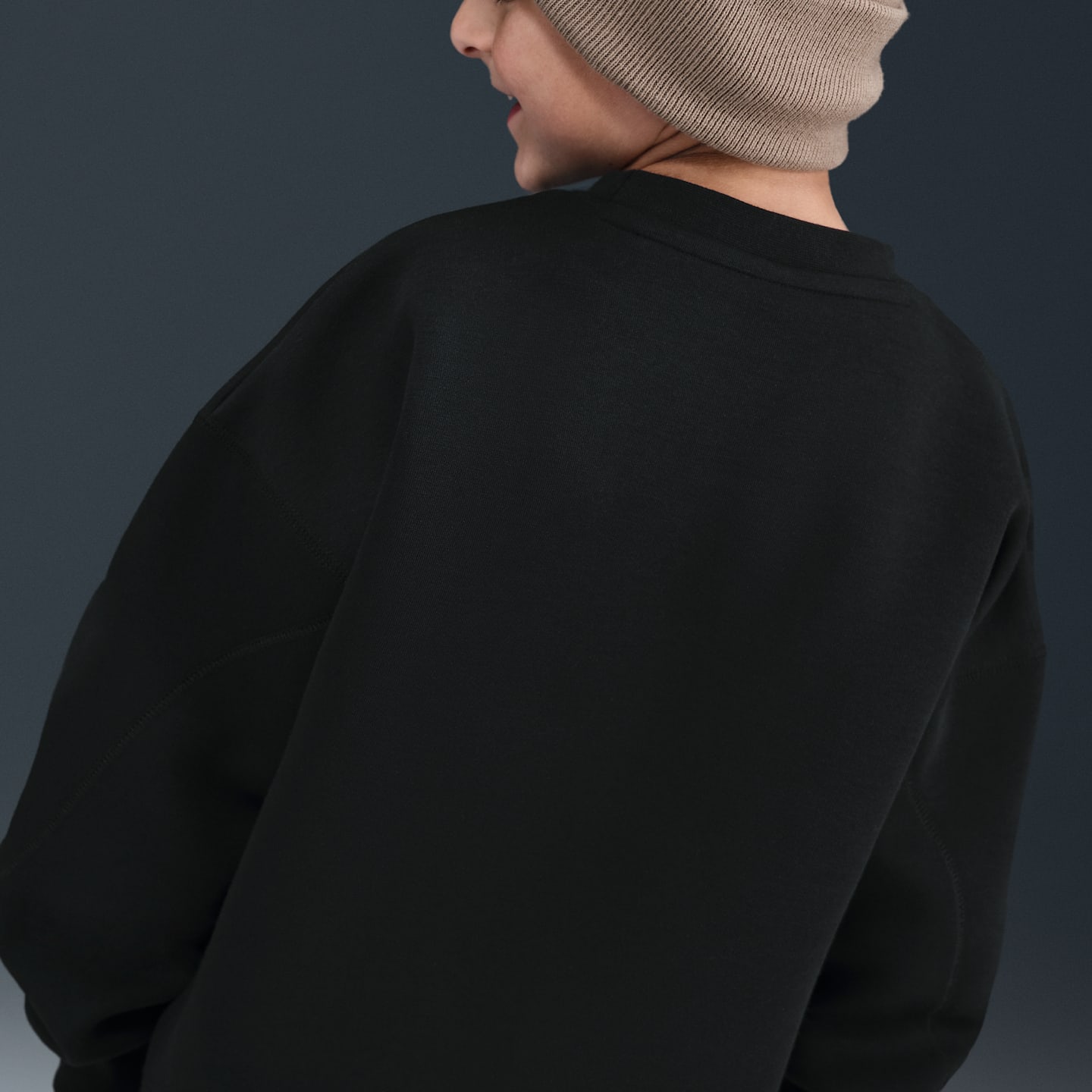 Детский флисовый свитшот для мальчиков Nike Sportswear Tech Fleece оверсайз, цвет: Чёрный — фото 2