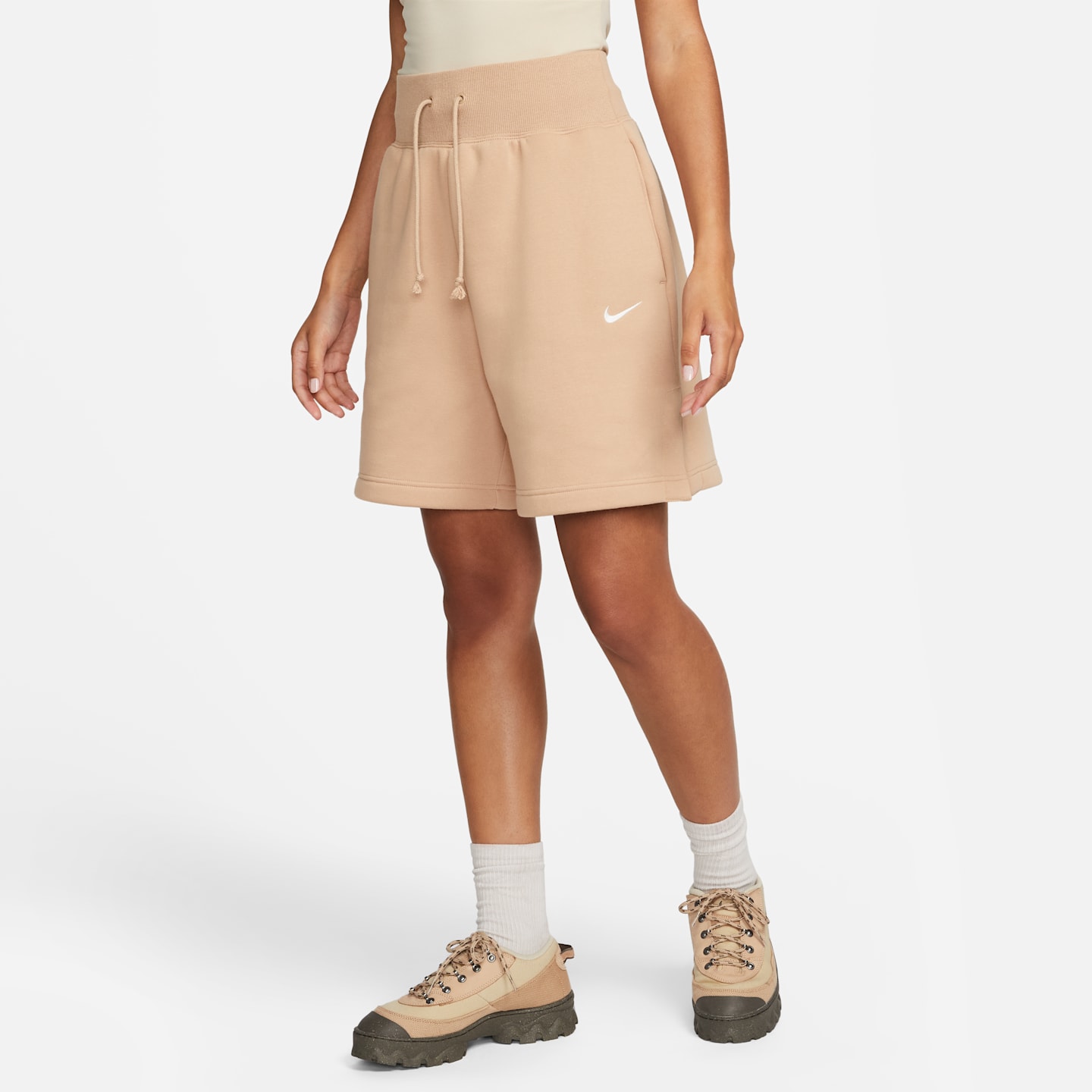 Женские шорты Nike Sportswear Phoenix Fleece High-Waisted Loose-Fit, цвет: Натуральный бежевый / Молочный — фото 1