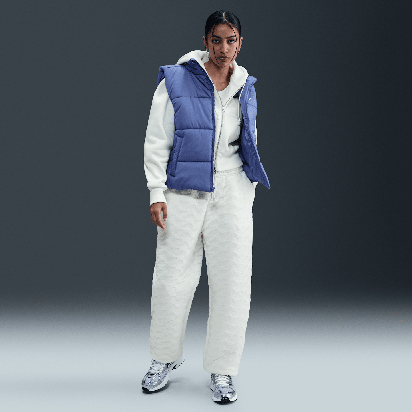 Женские брюки Nike Sportswear Phoenix Fleece Oversized High-Waisted Jacquard, цвет: Молочный — фото 1