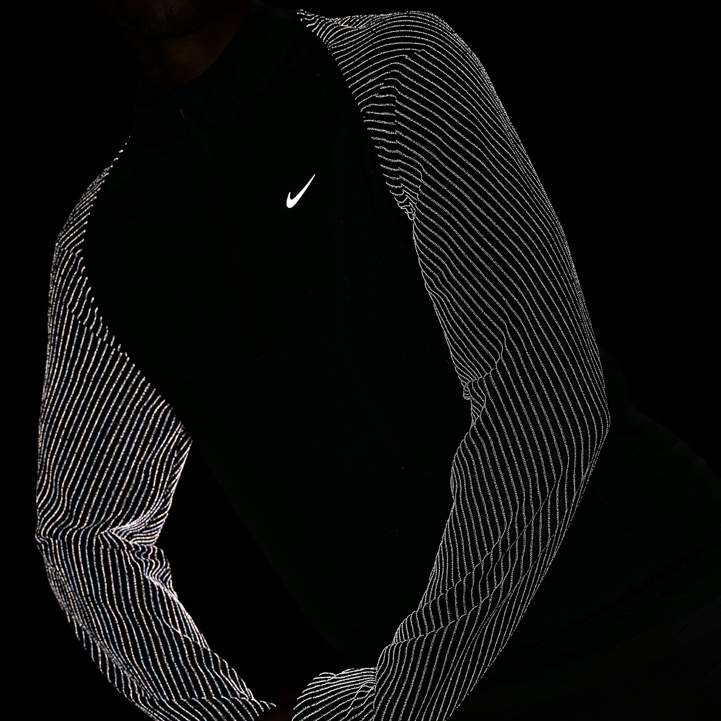 Мужской беговой топ Nike Dri-FIT на молнии 1/2 со светоотражающими элементами, цвет: Чёрный — фото 6