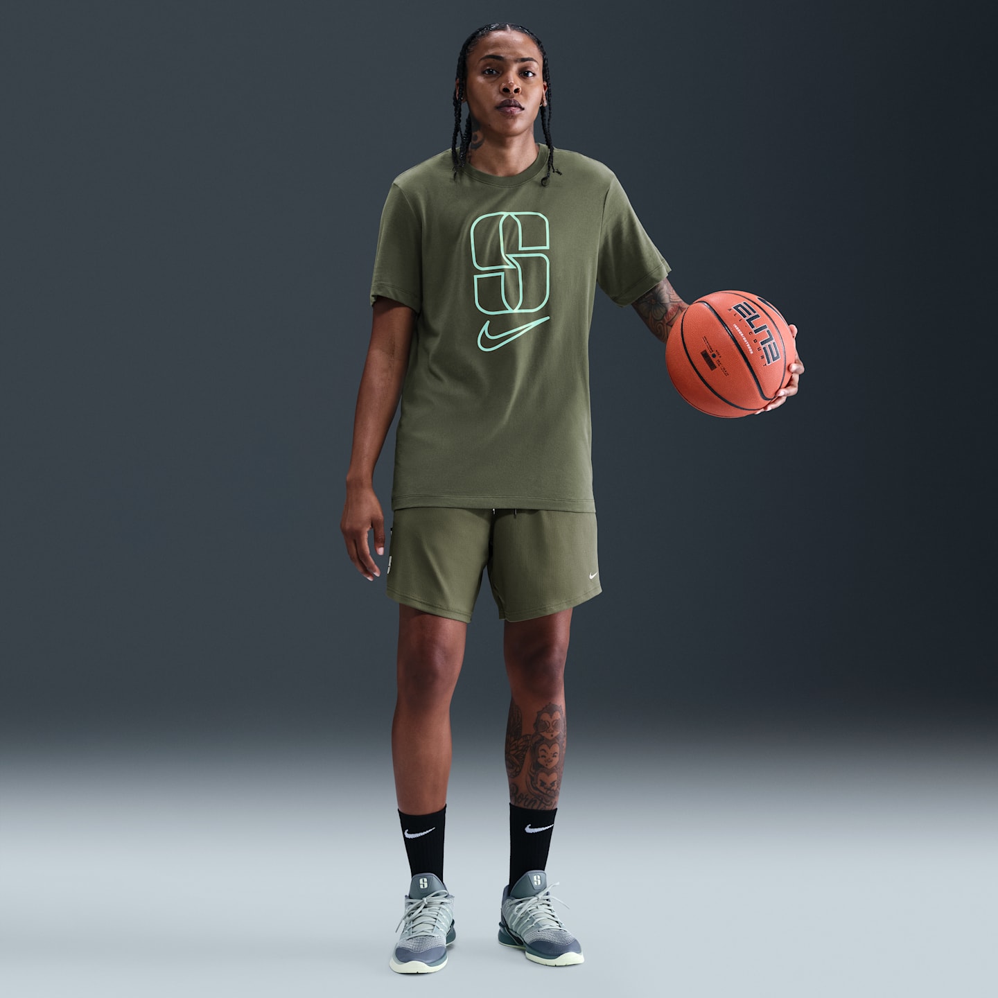Мужская баскетбольная футболка Nike Sabrina Dri-FIT, цвет: Средний оливковый — фото 7