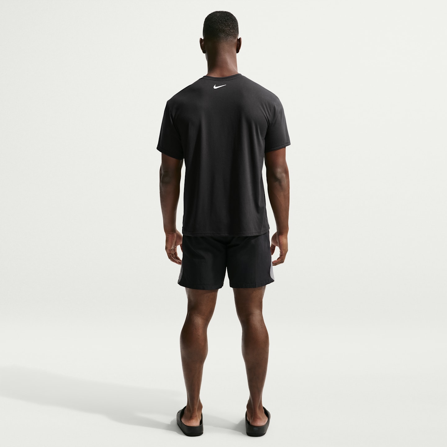 Мужская плавательная футболка Nike Swim Hydroguard Dri-FIT UV с коротким рукавом, цвет: Чёрный — фото 5