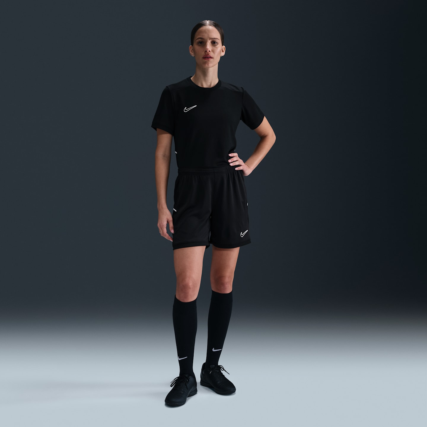 Женские футбольные шорты Nike Academy Dri-FIT, цвет: Чёрный / Белый — фото 1