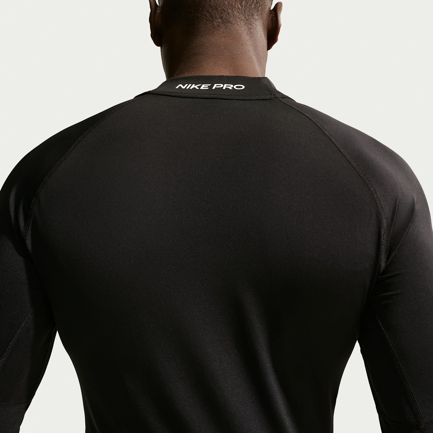 Мужской топ для фитнеса Nike Pro Dri-FIT с воротником-стойкой и длинным рукавом, цвет: Чёрный / Белый — фото 7