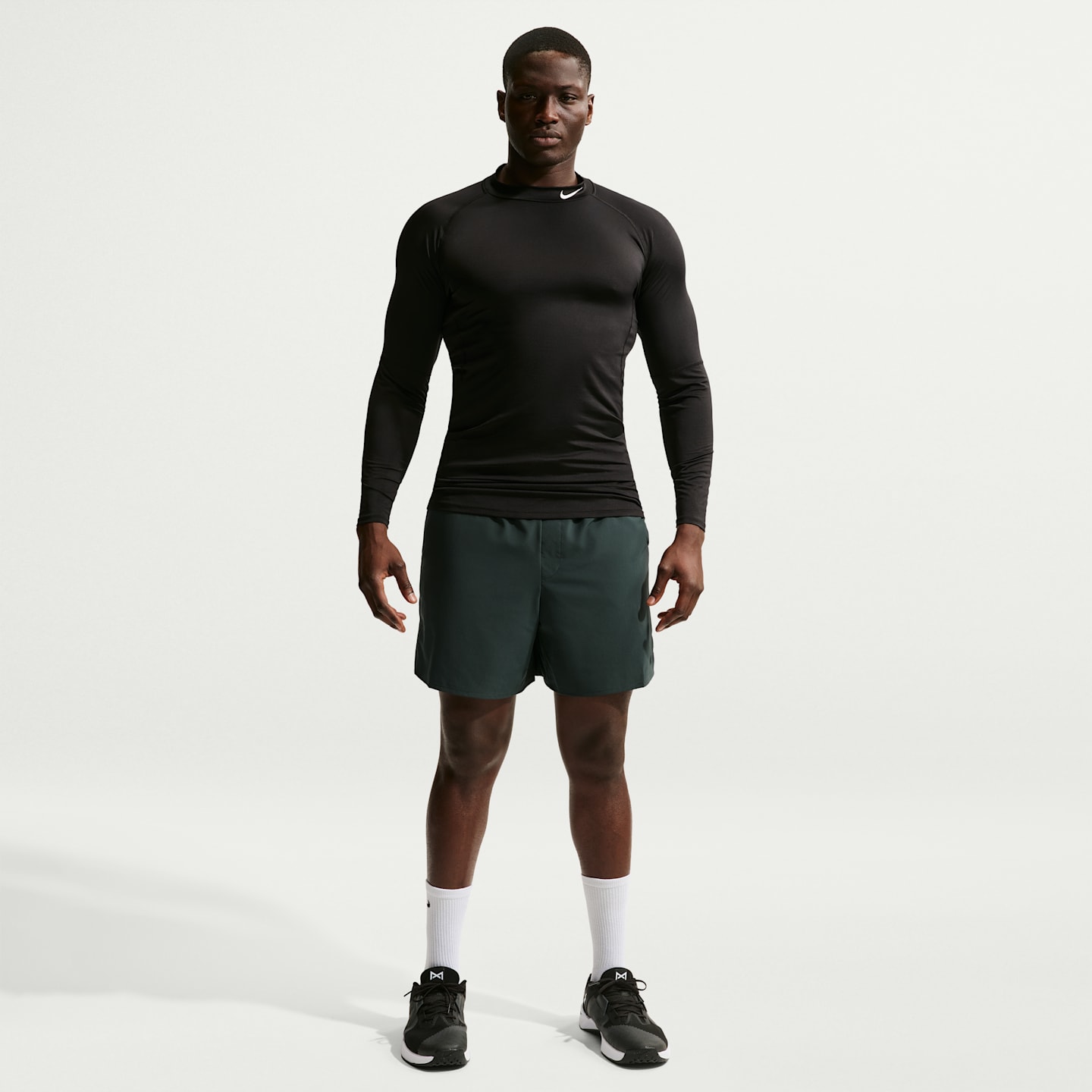 Мужской топ для фитнеса Nike Pro Dri-FIT с воротником-стойкой и длинным рукавом, цвет: Чёрный / Белый — фото 9