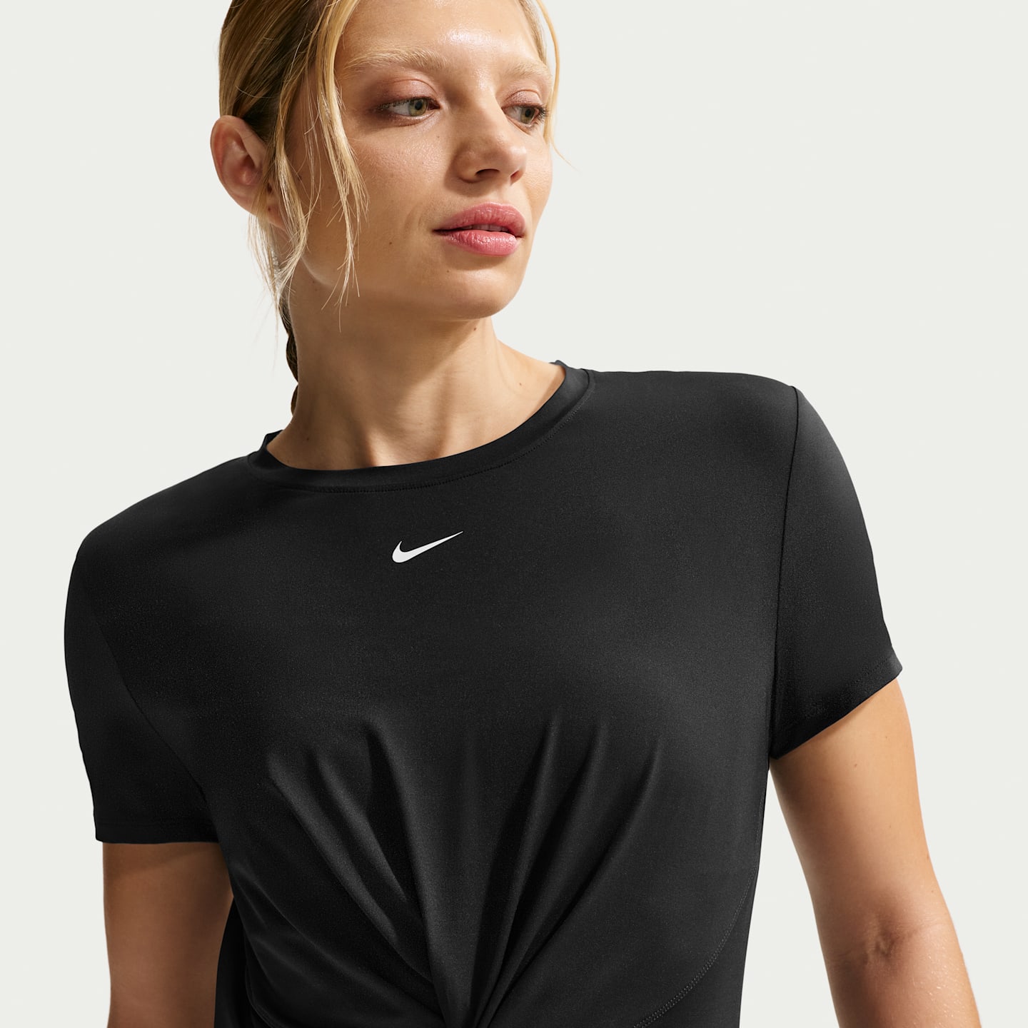 Женский топ Nike One Classic Twist Dri-FIT с коротким рукавом, цвет: Чёрный / Белый