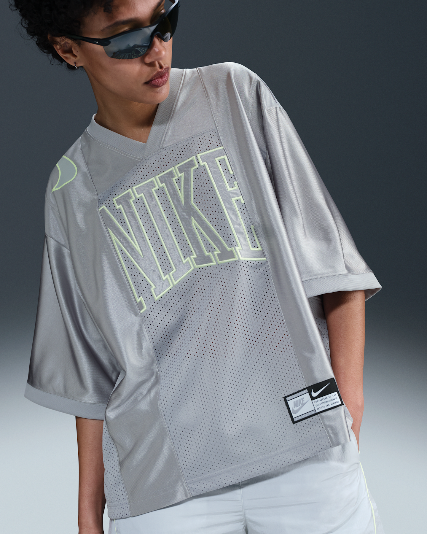 Женское джерси Nike Sportswear оверсайз с принтом и коротким рукавом, цвет: Серый / Кислотно-жёлтый — фото 7