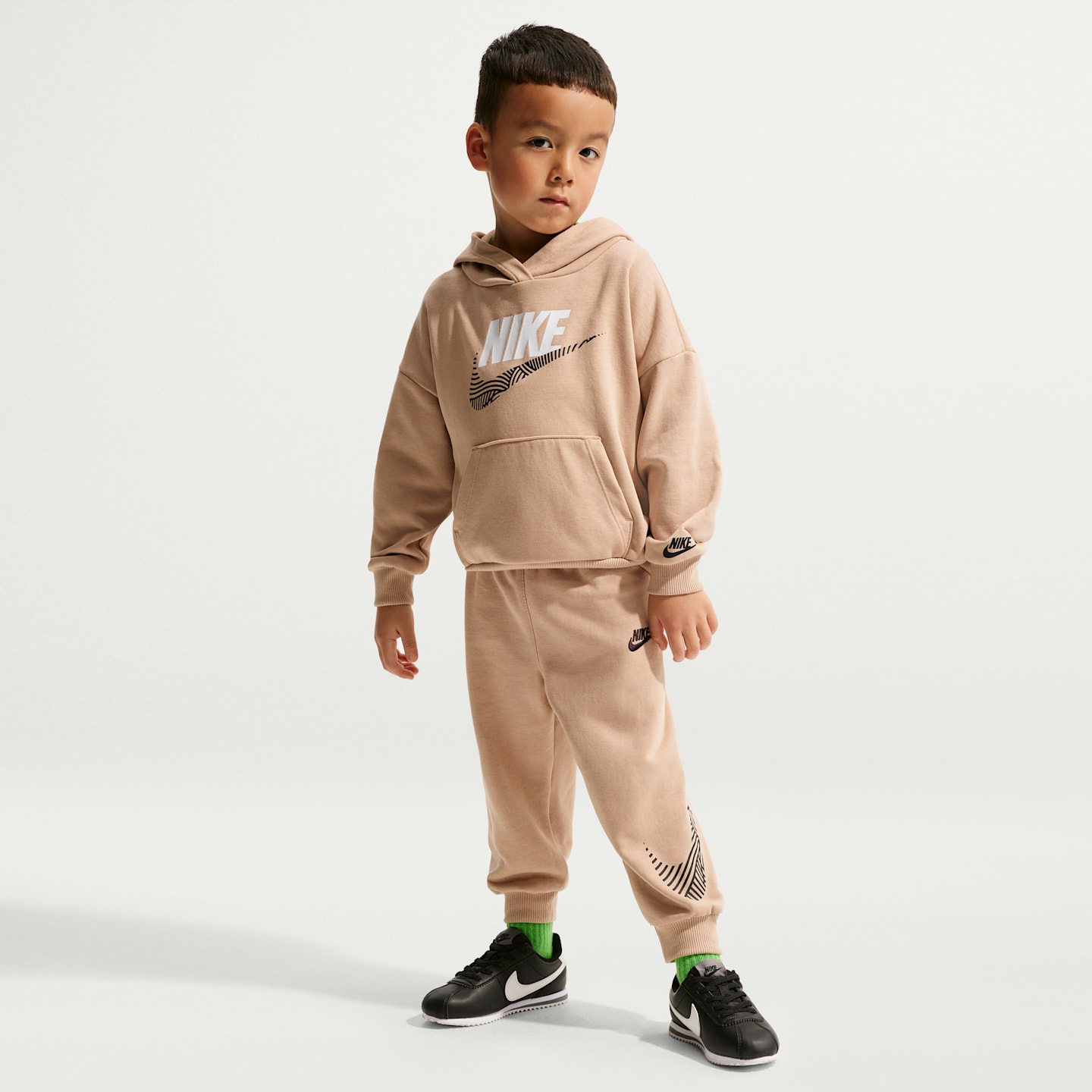 Детские свитеры Nike Sportswear In The Zone 2-Piece Oversized French Terry Pullover Set, цвет: Коричневый — фото 1