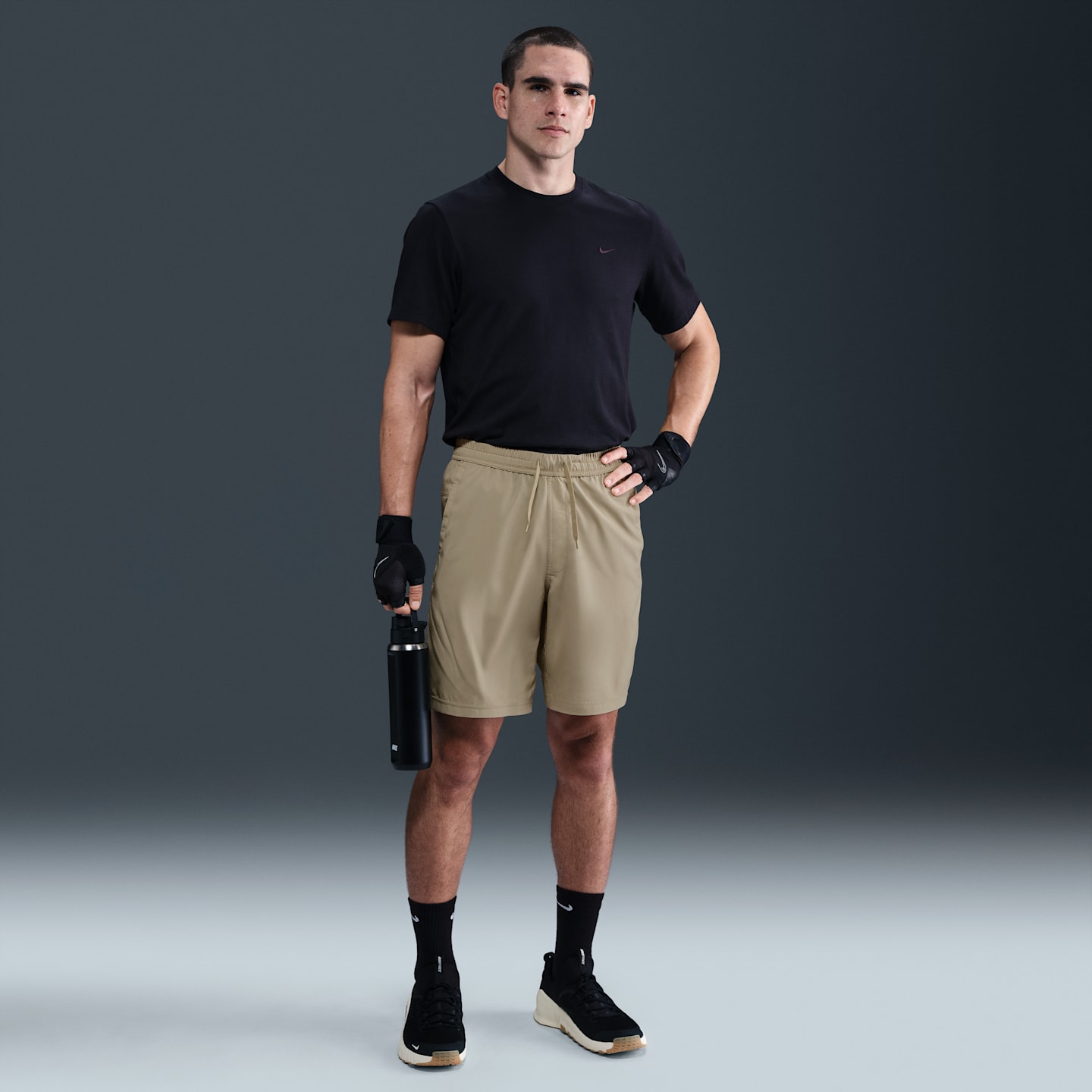 Мужские шорты Nike Form Dri-FIT 9" Unlined Versatile, цвет: Пустынный хаки / Чёрный — фото 1