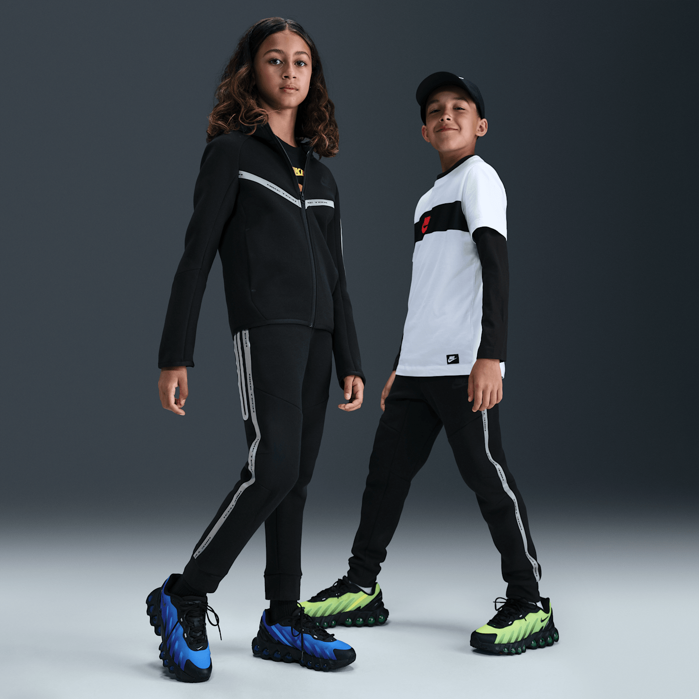 Детские джоггеры Nike Sportswear Tech Fleece со светоотражающими элементами, цвет: Чёрный — фото 1