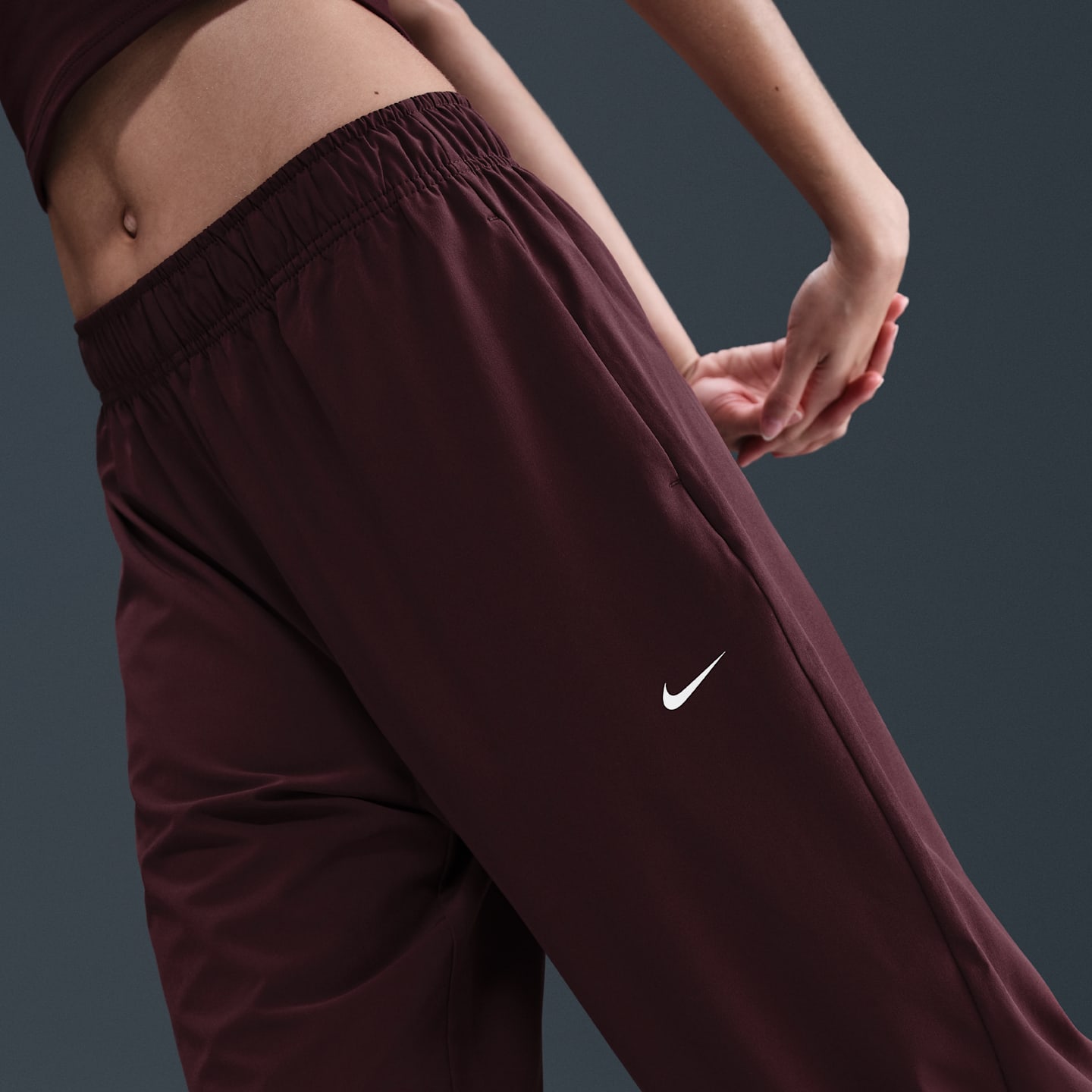 Женские тканые брюки Nike One Repel с высокой талией, цвет: Бордовый / Белый — фото 5