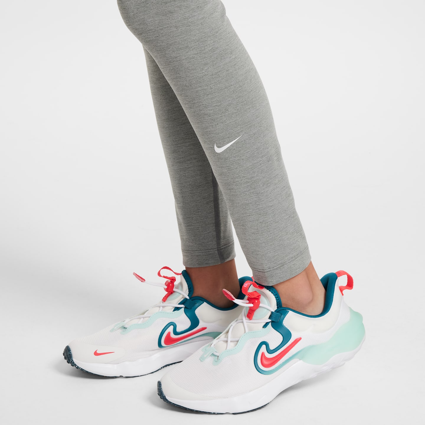 Детские леггинсы для девочек Nike One Dri-FIT с высокой талией, цвет: Серый — фото 3