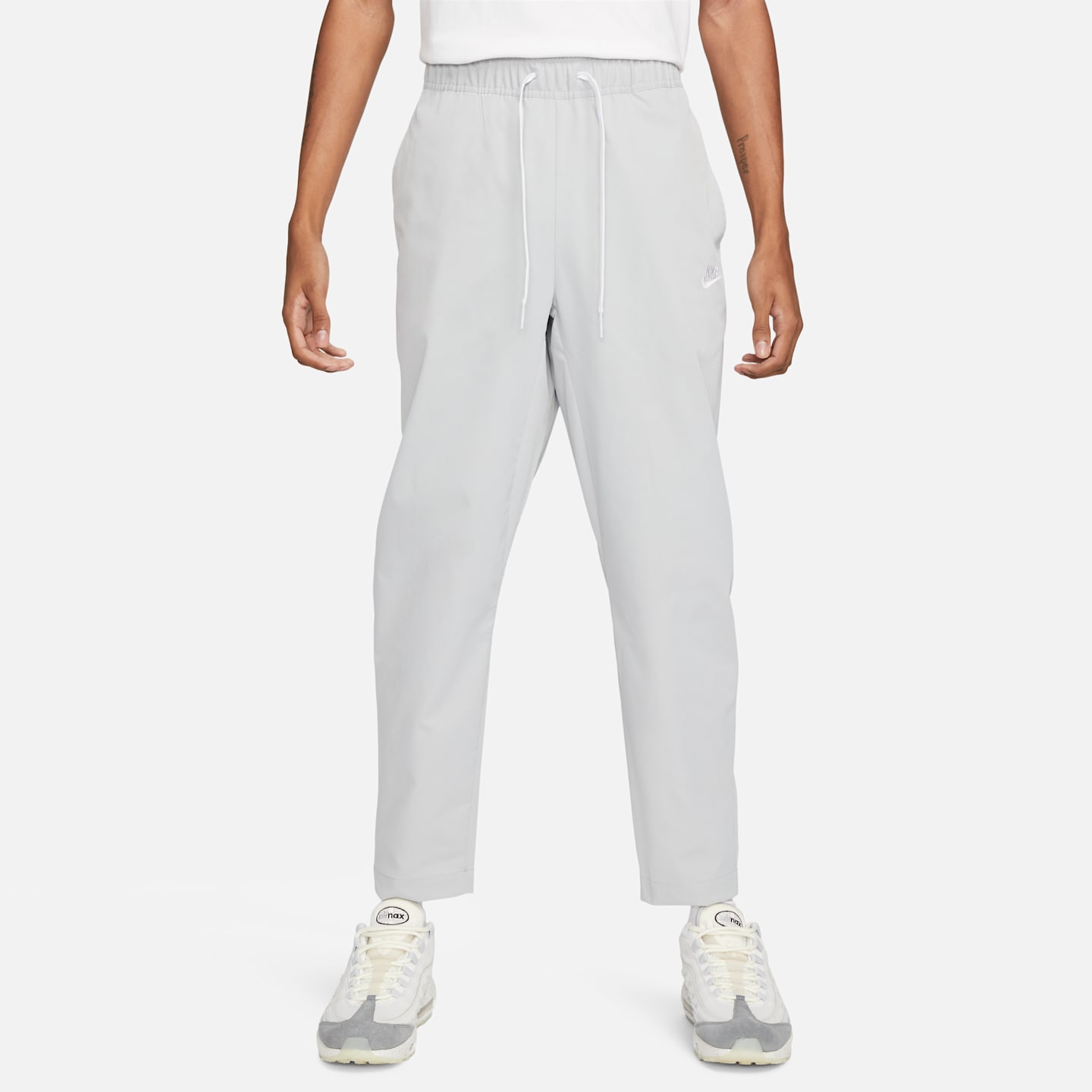 Мужские тканые зауженные брюки Nike Club, цвет: Серый / Белый — фото 1