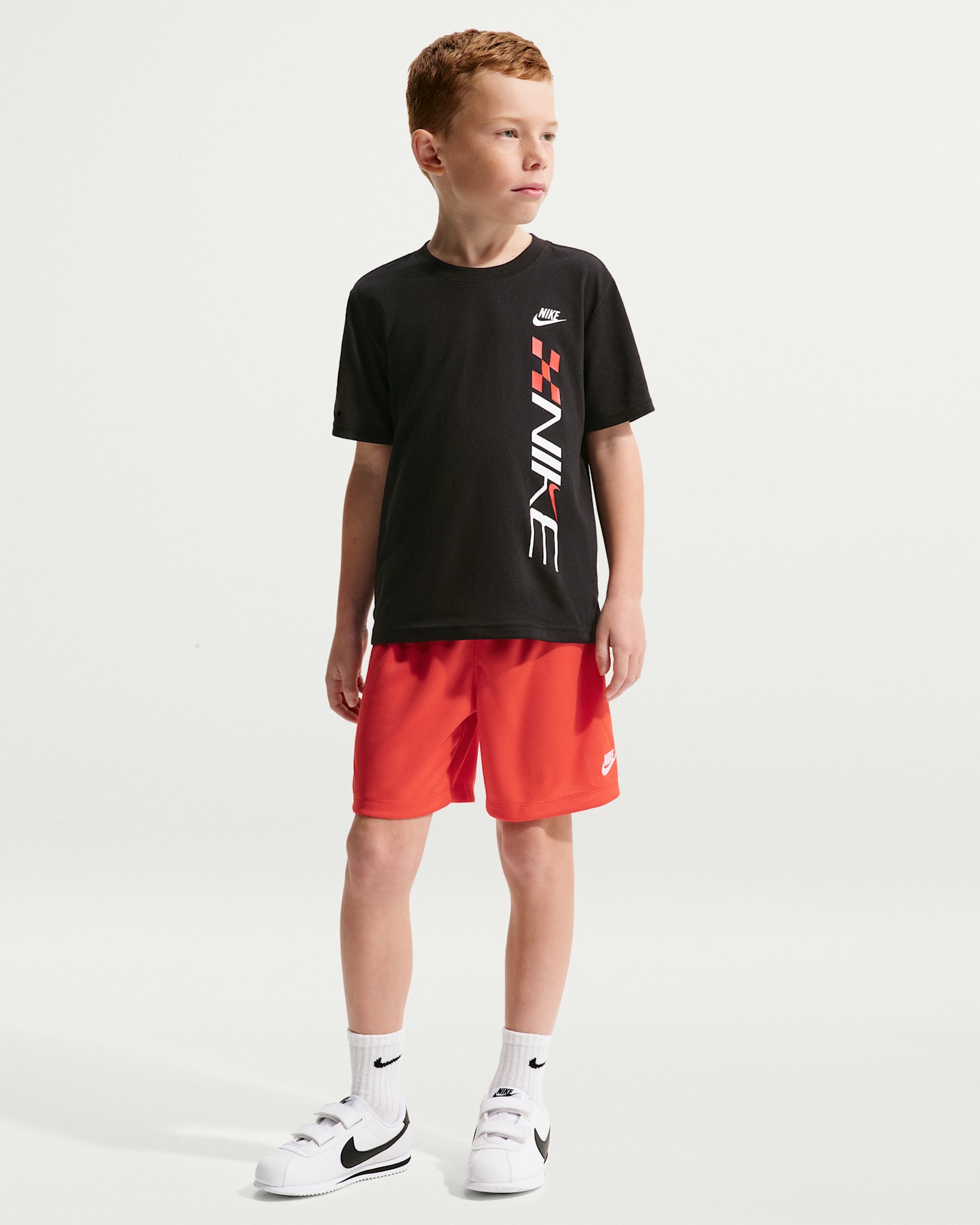 Детский комплект Nike Sportswear Victory Lap из 2 предметов с сетчатыми шортами, цвет: Красный — фото 8