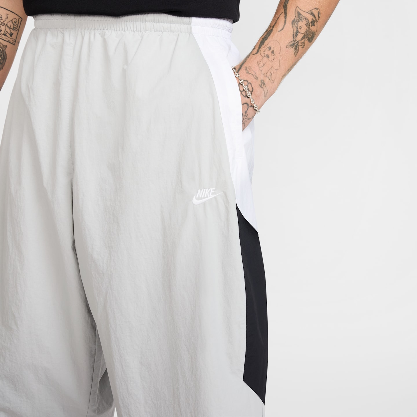 Мужские спортивные тканые брюки оверсайз Nike Club, цвет: Серый / Белый — фото 3
