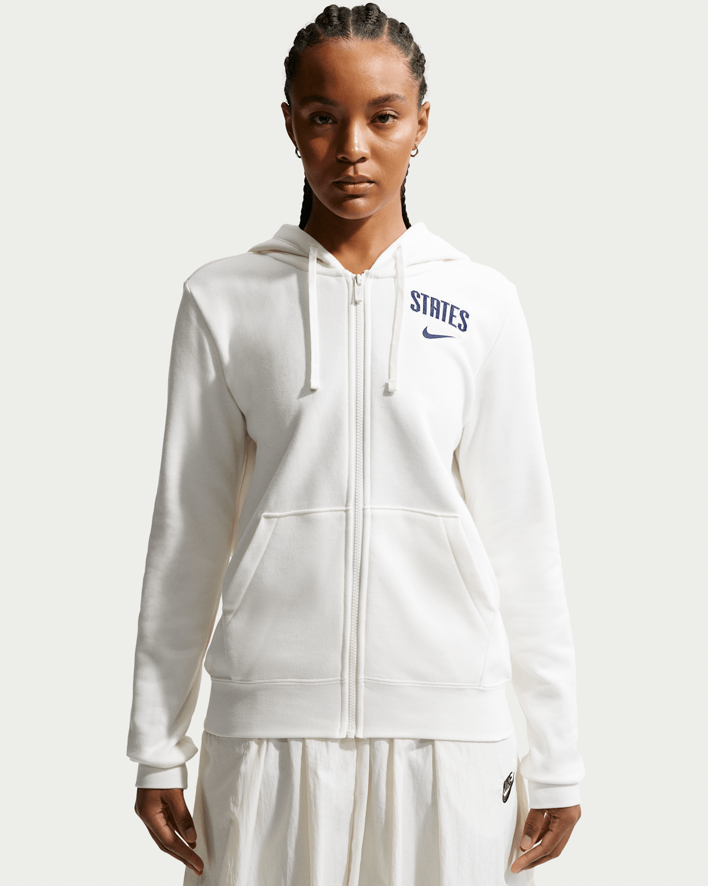 Женская флисовая футбольная худи на молнии Nike Usmnt Club, цвет: Молочный / Тёмно-синий — фото 6