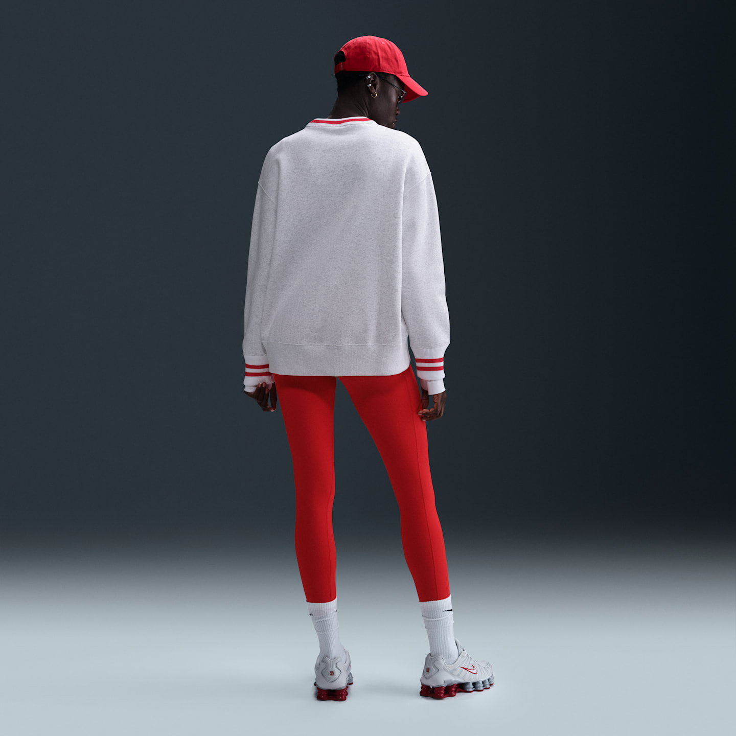 Женская толстовка Nike Sportswear Phoenix Fleece Oversized Graphic Crew-Neck, цвет: Берёзовый меланжевый — фото 5