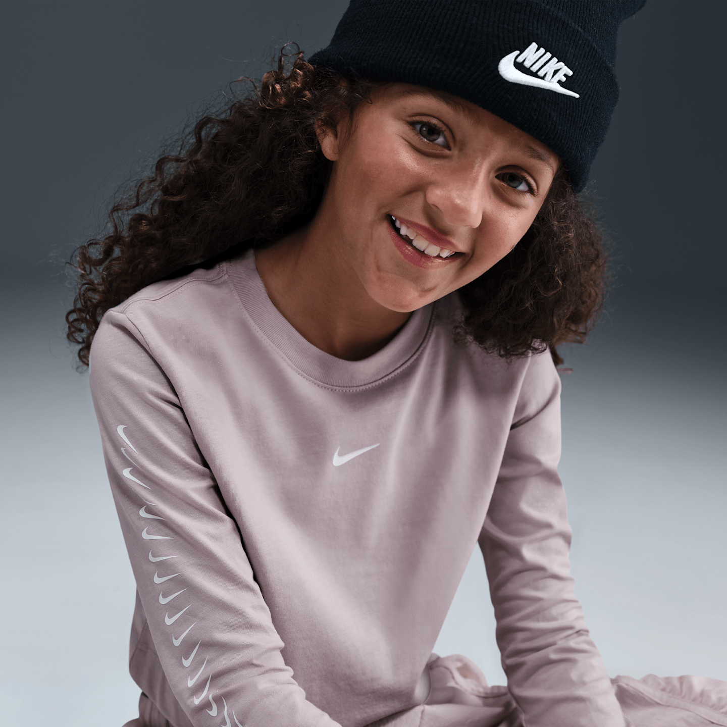 Футболка Nike Sportswear Cropped Long-Sleeve для девочек, цвет: Платиновый фиолетовый — фото 3
