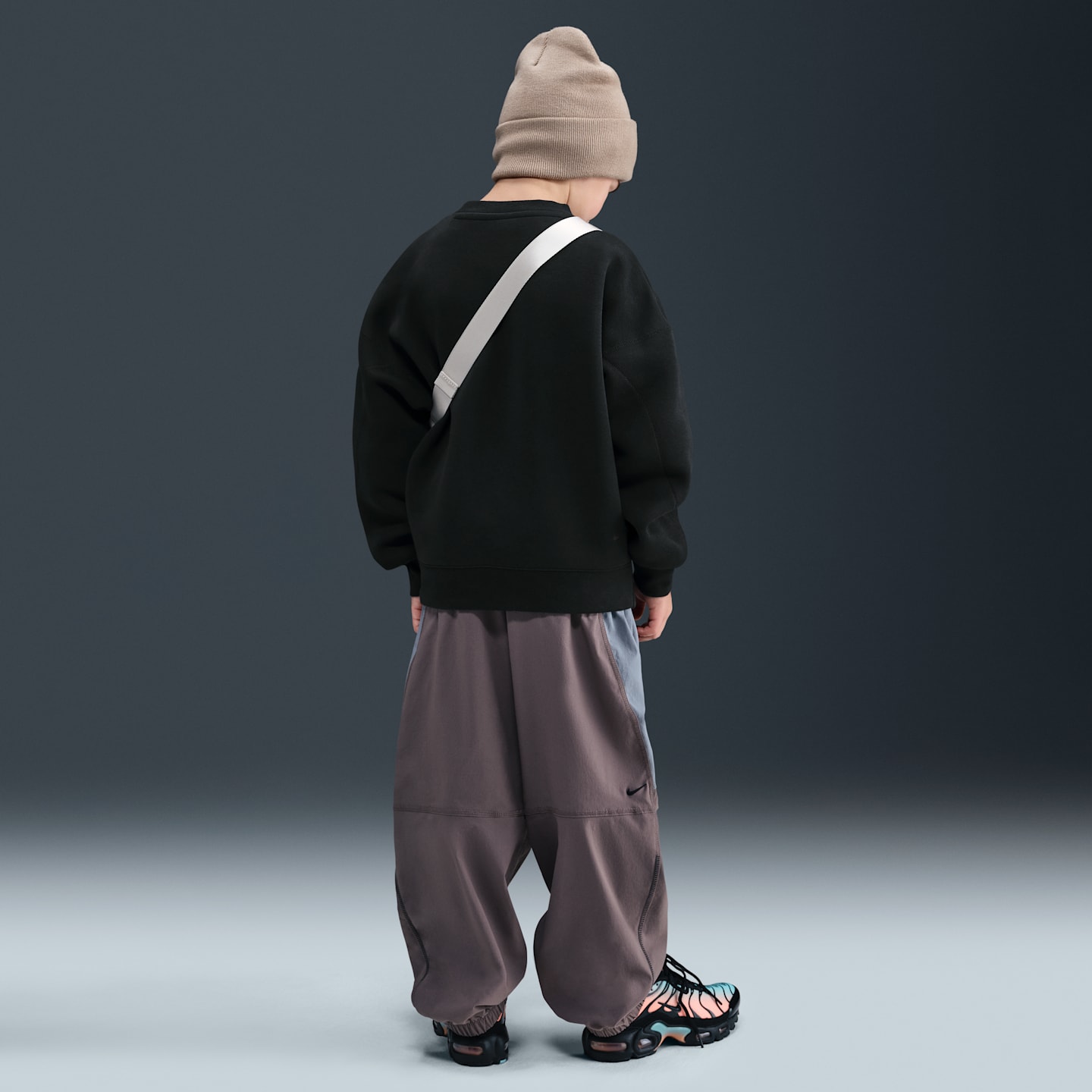 Детский флисовый свитшот для мальчиков Nike Sportswear Tech Fleece оверсайз, цвет: Чёрный — фото 5