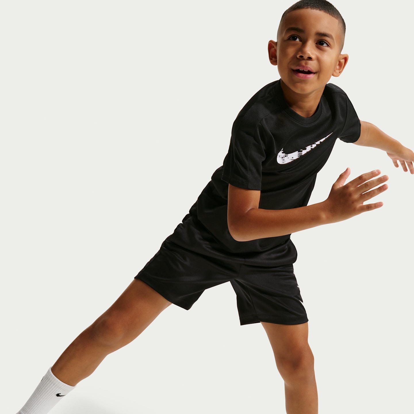 Детская тренировочная футболка Nike Trophy23 Dri-FIT для мальчиков, цвет: Чёрный / Белый — фото 3