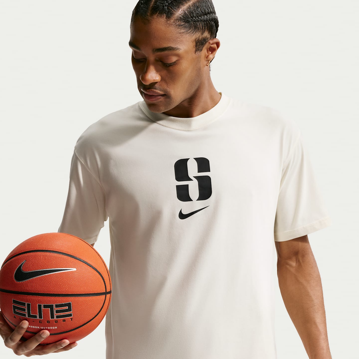 Баскетбольная футболка Nike Sabrina "Put In Work" Dri-FIT, цвет: Кокосовое молоко — фото 3