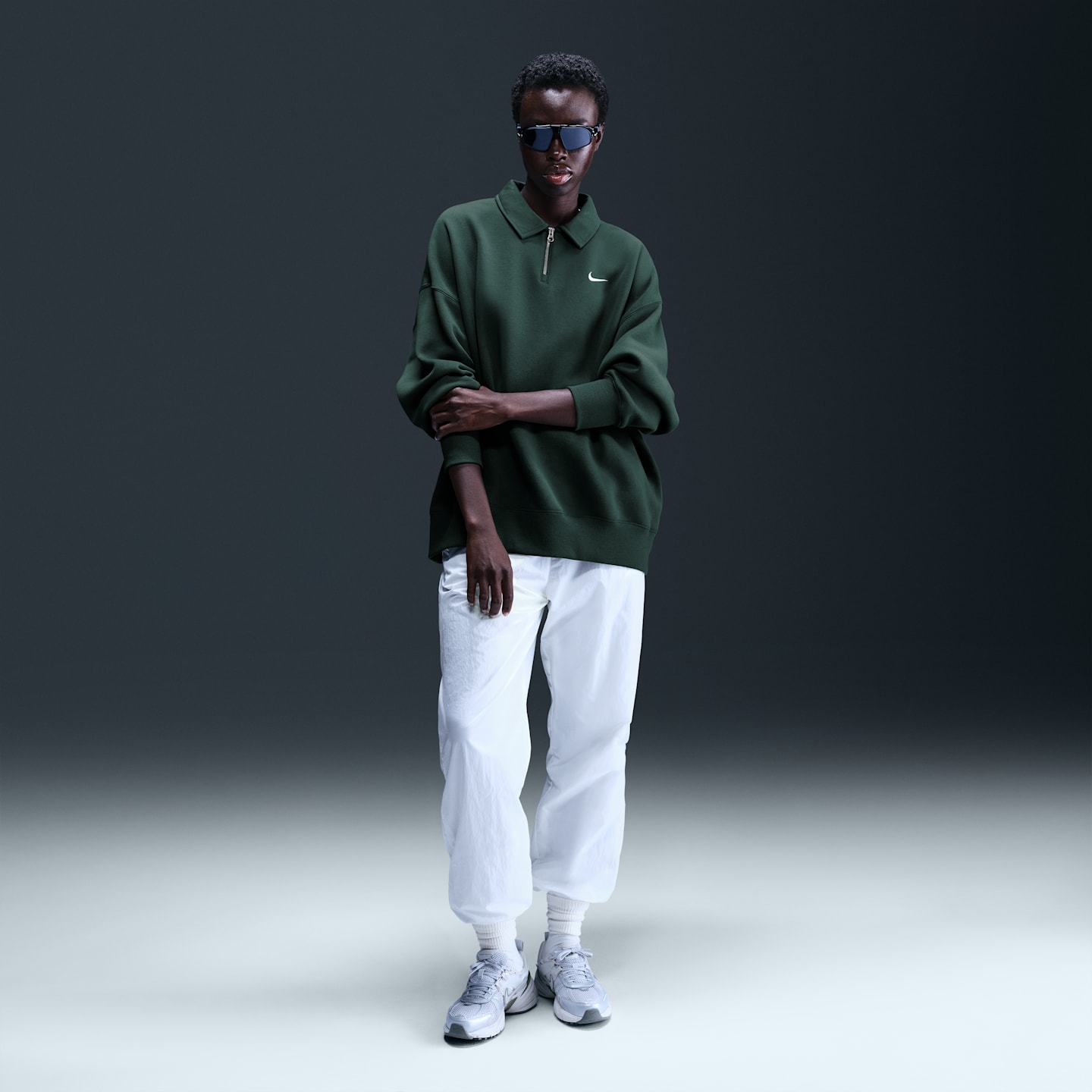 Женское поло Nike Sportswear Phoenix Fleece Oversized 1/4-Zip Polo, цвет: Зелёный / Молочный — фото 4