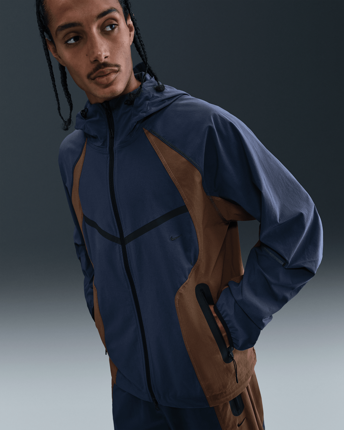 Мужская ветровка Nike Tech Dri-FIT Woven Windrunner свободного кроя в стиле колор-блок, цвет: Синий / Коричневый — фото 8