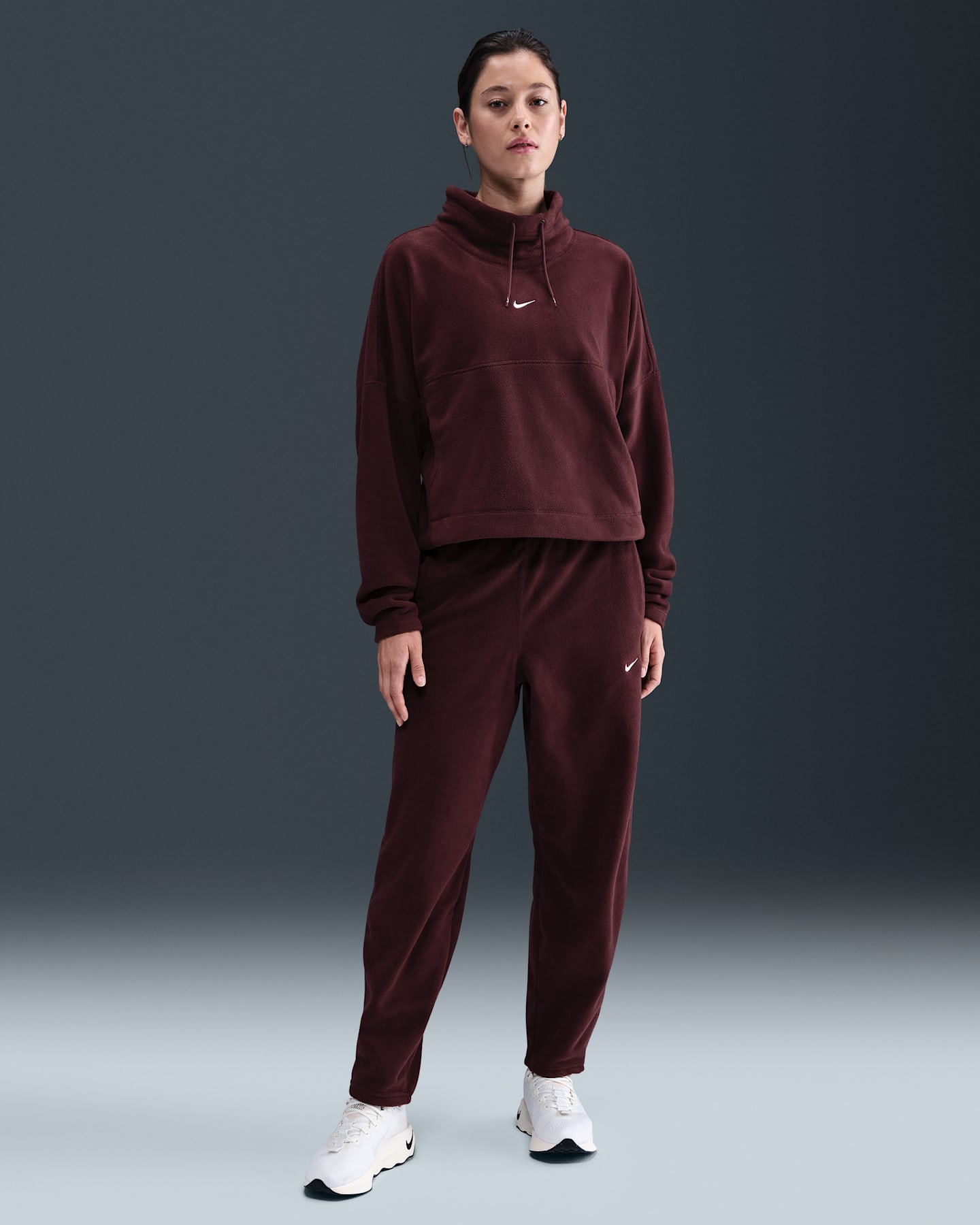 Женские флисовые брюки Nike One Therma-FIT со средней посадкой, цвет: Бордовый / Белый — фото 6